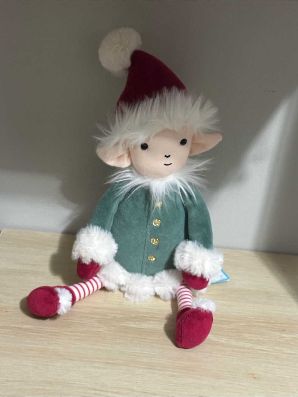 New with tags Retired Jellycat
LEFFY ELF Christmas Shelf
Sitter